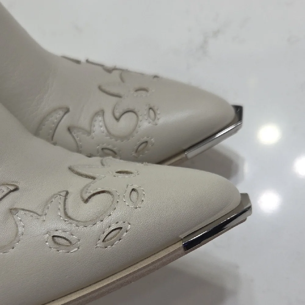 Steve Madden Cream Ankle Booties Sz7M Leather Excellent Conditions Almost New